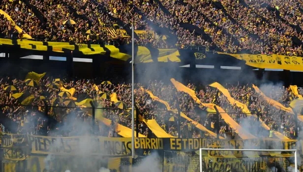 Peñarol profundiza su crisis tras quedar eliminado por Montevideo City Torque
